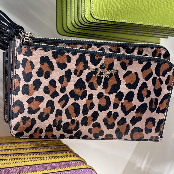Kate Spade Lucy Leopard Medium L Zip Wristlet
Brown Multi Leopard 
NWT - Picture 2 of 16